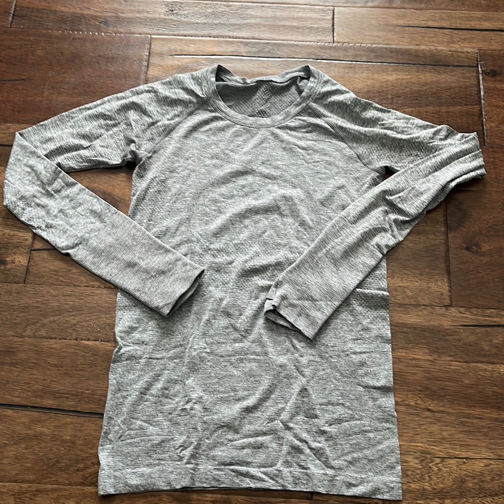 HEATHERED GRAY LULULEMON LONG SLEEVE